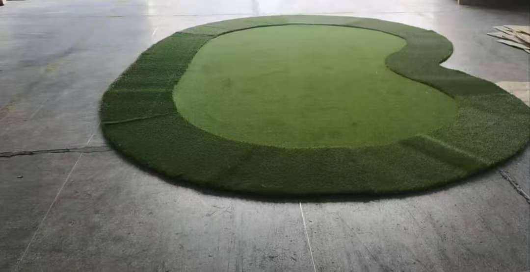 Custom Putting Green w/ Fringe Turf